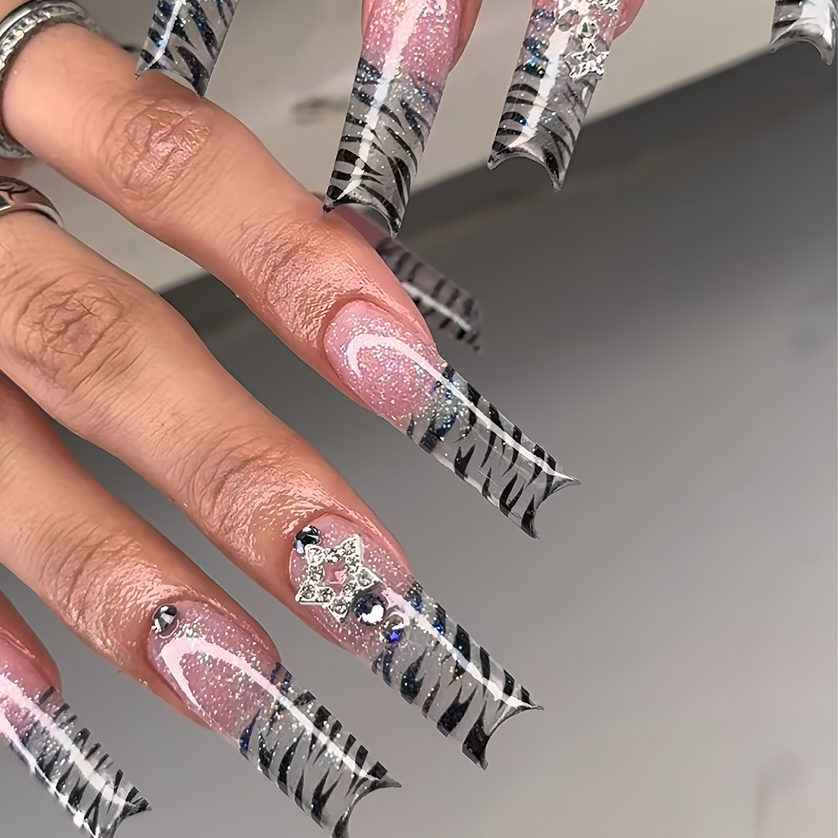 Nail Art Gliter - 24 Uñas Postizas Largas con Forma