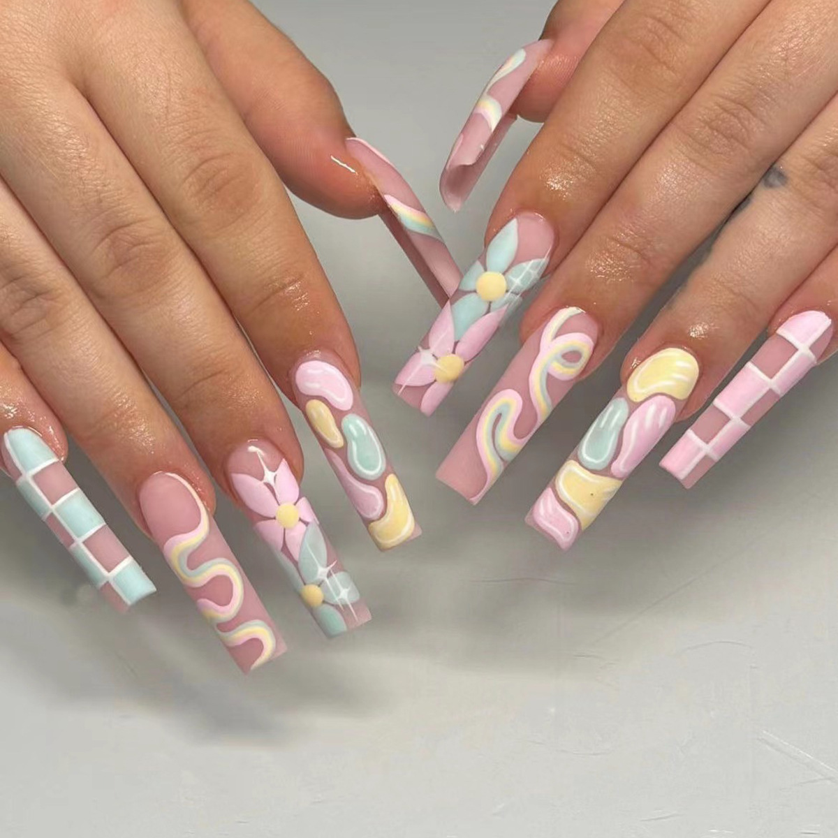 24 Uds. Conjuntos de uñas post - Nail Art French reseña y precio